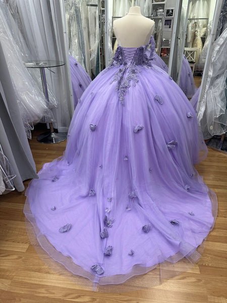 Lavender Quinceañera dress with Butterfly details, size 8