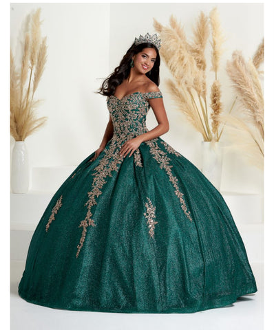 House of Wu style 56447 in emerald green size 6