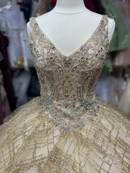House of Wu Quinceanera Collection 26921/ Gold/champagne size 8