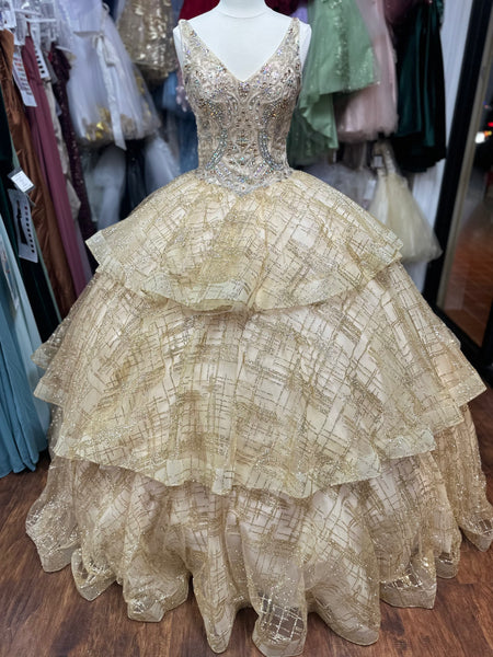 House of Wu Quinceanera Collection 26921/ Gold/champagne size 8