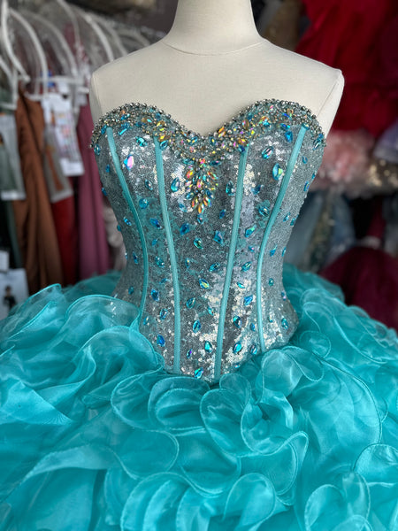 Disney Royal Ball 41046 Cinderella inspired size 6 in Tiffany color