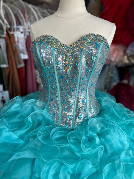 Disney Royal Ball 41046 Cinderella inspired size 6 in Tiffany color